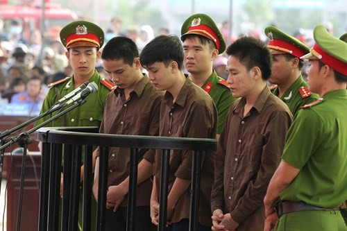 Xét xử vụ thảm sát ở Bình Phước: Dương và Tiến bật khóc khi bị đề nghị án tử hình ảnh 21 Xét xử vụ thảm sát ở Bình Phước: Dương và Tiến bật khóc khi bị đề nghị án tử hình ảnh 21