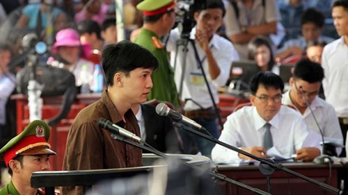 Xét xử vụ thảm sát ở Bình Phước: Dương và Tiến bật khóc khi bị đề nghị án tử hình ảnh 26 Xét xử vụ thảm sát ở Bình Phước: Dương và Tiến bật khóc khi bị đề nghị án tử hình ảnh 26