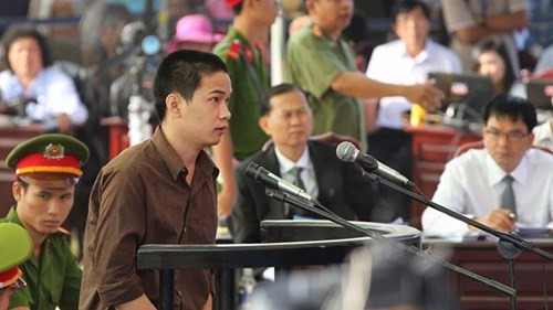 Xét xử vụ thảm sát ở Bình Phước: Dương và Tiến bật khóc khi bị đề nghị án tử hình ảnh 19 Xét xử vụ thảm sát ở Bình Phước: Dương và Tiến bật khóc khi bị đề nghị án tử hình ảnh 19