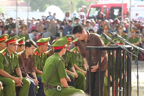 Xét xử vụ thảm sát ở Bình Phước: Dương và Tiến bật khóc khi bị đề nghị án tử hình ảnh 9 Xét xử vụ thảm sát ở Bình Phước: Dương và Tiến bật khóc khi bị đề nghị án tử hình ảnh 9