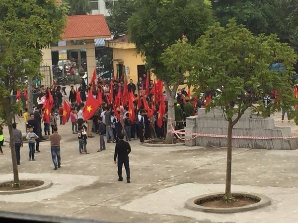 Chưa có bằng chứng việc học sinh "nhận tiền" phản đối xây trung tâm thương mại Ninh Hiệp ảnh 1 Chưa có bằng chứng việc học sinh "nhận tiền" phản đối xây trung tâm thương mại Ninh Hiệp ảnh 1
