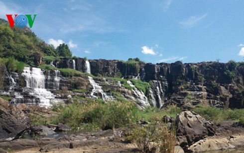 Thủy điện Đại Ninh chuyển nước sông Đa Nhim từ Lâm Đồng về Ninh Thuận khiến thác Ponguor cạn nước. Thủy điện Đại Ninh chuyển nước sông Đa Nhim từ Lâm Đồng về Ninh Thuận khiến thác Ponguor cạn nước.