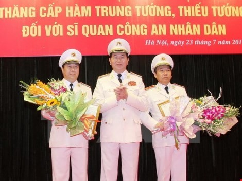 Công bố quyết định của Chủ tịch nước thăng cấp bậc hàm cấp Tướng Công an nhân dân ngày 23/7/2015. (Ảnh: Doãn Tấn/TTXVN)