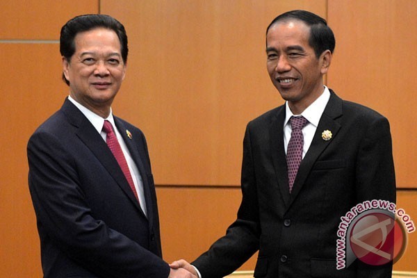 Tổng thống Indonesia Joko Widodo bắt tay Thủ tướng Chính phủ Việt Nam Nguyễn Tấn Dũng tại California. Ảnh: Antara News