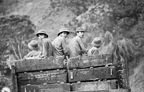 Hàng vạnthanh niên Việt Nam mới 18, đôi mươi đã nằm lại nơi biên giới phía Bắc trong cuộc chiến bất ngờ chống lại quân xâm lược Trung Quốc.Ảnh tư liệu. Hàng vạnthanh niên Việt Nam mới 18, đôi mươi đã nằm lại nơi biên giới phía Bắc trong cuộc chiến bất ngờ chống lại quân xâm lược Trung Quốc.Ảnh tư liệu.