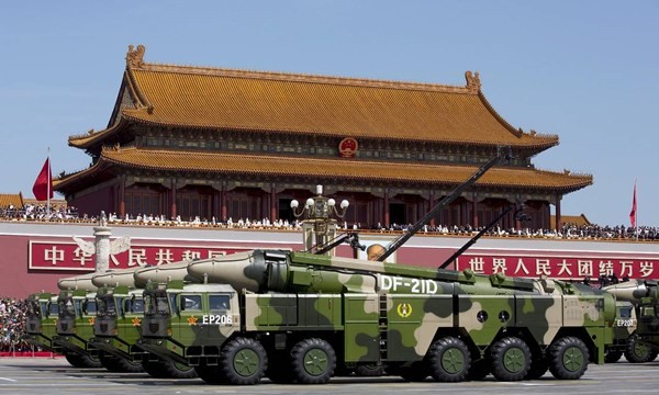 TQ khoe tên lửa DF-21D