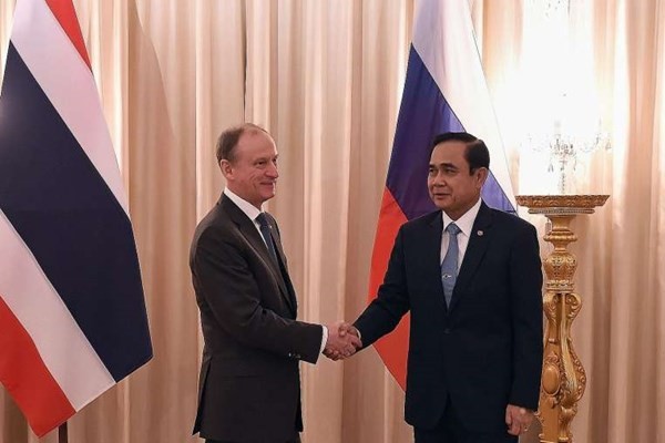 Thái Lan tích cực tăng cường quan hệ với Nga. Thái Lan tích cực tăng cường quan hệ với Nga.
