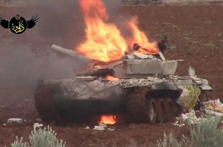 Các biến thể xe tăng T-72 của Quân đội Syria đều được trang bị pháo chính 125mm 2A46M. Tuy nhiên có những khác biệt về giáp bảo vệ, hệ thống điều khiển hỏa lực.