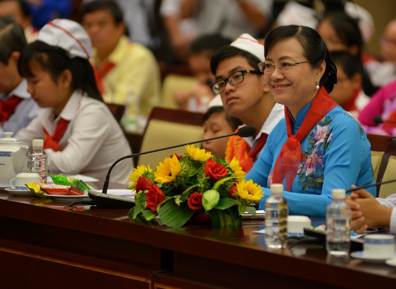 Bí thư Thăng: Các cháu vỗ tay ngoại giao với thầy thôi... ảnh 1