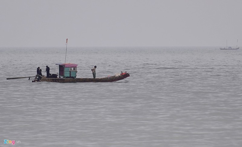 Người dân cũng bắt đầu ra khơi sau quyết định "lịch sử" đối với ngư dân Sầm Sơn.