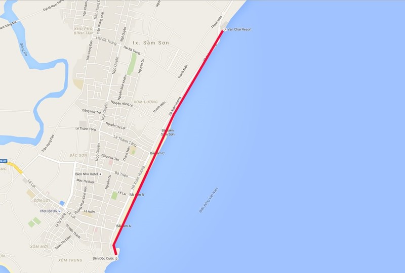 Hệ thống cửa hàng hiện đại kéo dài 3,6 km từ nhà hàng Vạn Chài tới đền Độc Cước ven bãi biển Sầm Sơn (Thanh Hóa).