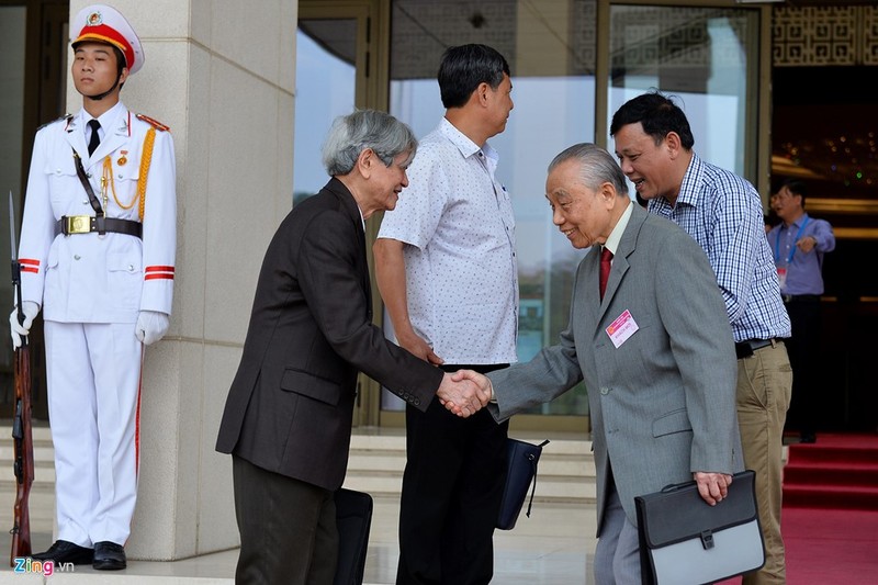 Nguyên Phó thủ tướng, Bộ trưởng Ngoại giao Nguyễn Mạnh Cầm là khách mời của kỳ họp.