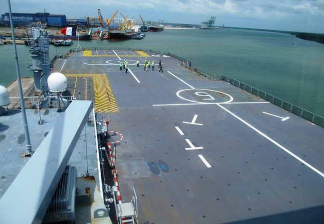 Sau khu trục hạm Nhật Bản, Pháp điều chiến hạm "sấm sét" tới cảng Cam Ranh  ảnh 3 Sau khu trục hạm Nhật Bản, Pháp điều chiến hạm "sấm sét" tới cảng Cam Ranh  ảnh 3