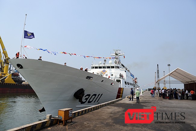 Tàu BADADO, hô hiệu 3011HAM cập cảng Đà Nẵng