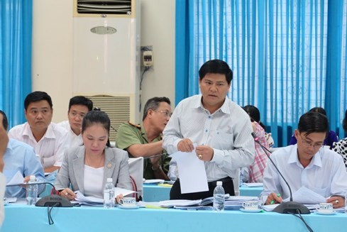 Bí thư Đinh La Thăng: 'Sao anh cứ cãi với dân?' ảnh 1 Bí thư Đinh La Thăng: 'Sao anh cứ cãi với dân?' - ảnh 3