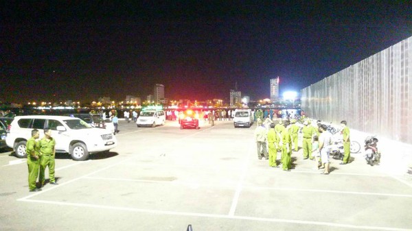 Cảnh sát phong toả Cảng sông Hàn. Ảnh:Nguyễn Đông.