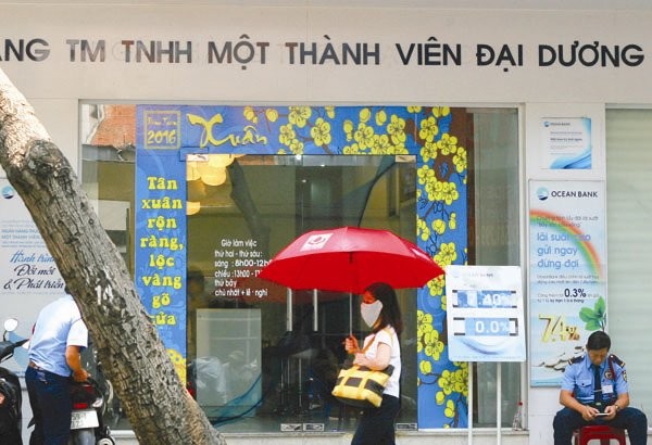 Ocean Bank là một trong ba ngân hàng được mua lại với giá 0 đồng. NHNN đang gấp rút tiến hành để có thể trình lên Chính phủ đề án tái cấu trúc ba ngân hàng không đồng cùng một số ngân hàng khác. Ảnh: TUỆ DOANH