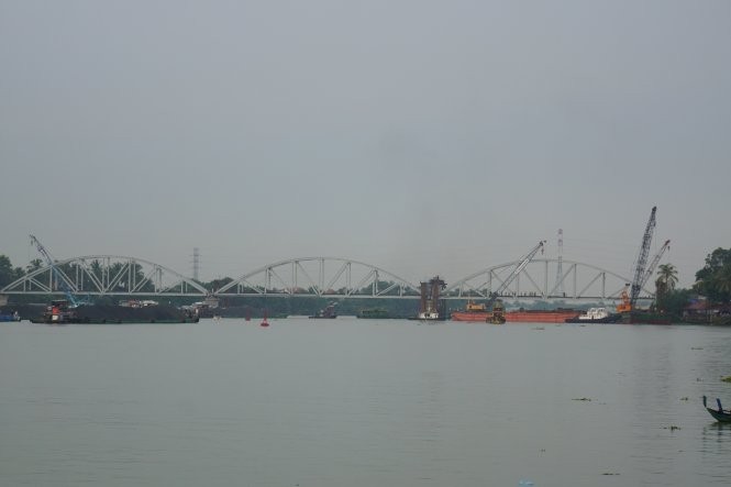 Toàn cảnh cầu Ghềnh mới chỉ còn 3 nhịp, nhìn gọn hơn cầu cũ - Ảnh: H.M Toàn cảnh cầu Ghềnh mới chỉ còn 3 nhịp, nhìn gọn hơn cầu cũ - Ảnh: H.M