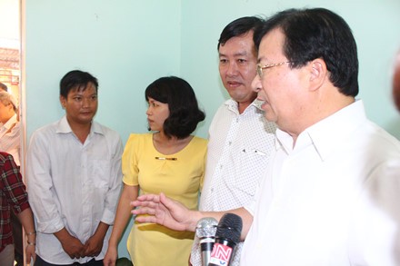 Phó thủ tướng thăm cán bộ xã Suối Trầu, H.Long Thành - nơi giải tỏa trắng của dự án. Phó thủ tướng thăm cán bộ xã Suối Trầu, H.Long Thành - nơi giải tỏa trắng của dự án.