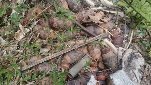 Những vật nổ còn sót lại trên cao điểm 685, nhiều người dân xã Thanh Thủy đi nương, đi rừng gặp nạn khi không may dẫm vào mìn, vật nổ này. Ảnh:Phạm Xuân Thanh.