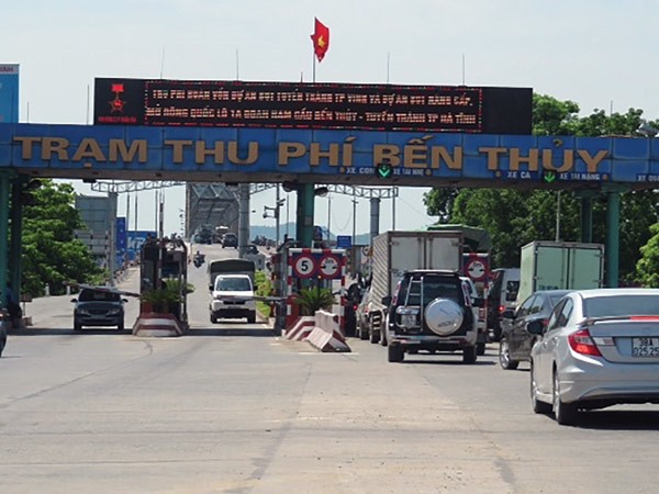  Trạm thu phí Bến Thủy. Ảnh: Thanh Niên