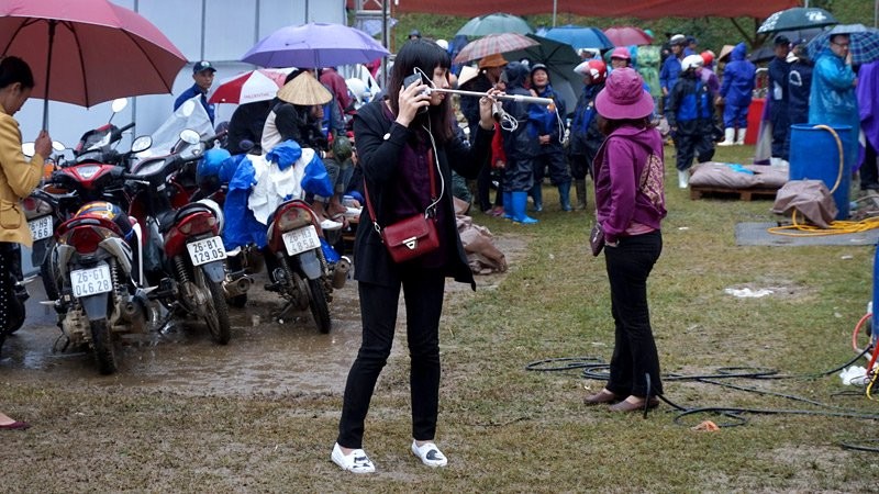 Chụp ảnh “tự sướng” len lỏi đến mọi ngõ ngách đời thường ảnh 10