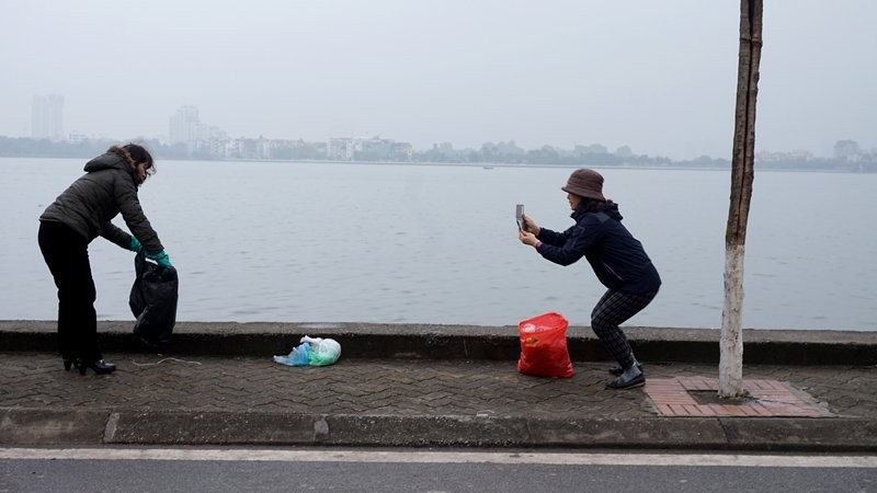 Chụp ảnh “tự sướng” len lỏi đến mọi ngõ ngách đời thường ảnh 3