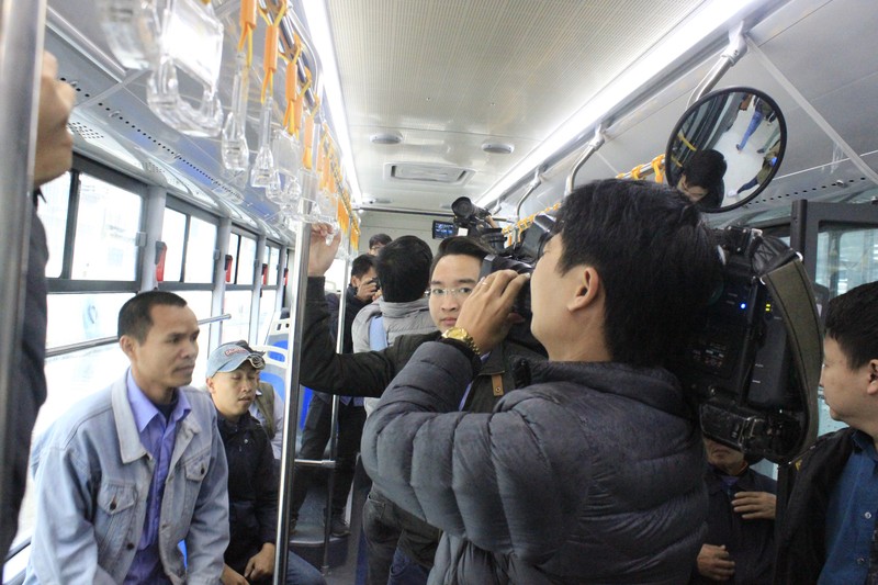 Hình bên trong xe buýt nhanh BTR. Ảnh: Bùi Phú