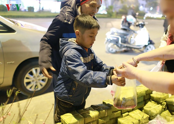 Nhóm thiện nguyện gồm 11 người, tuy làm các ngành nghề khác nhau nhưng có cùng 1 mong muốn giúp đỡ người lao động nghèo trong những ngày cuối năm.