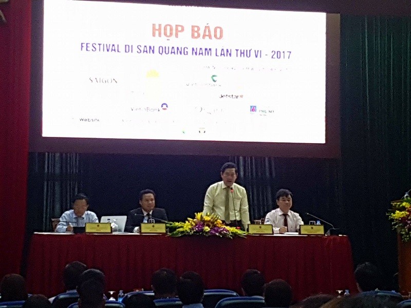 Toàn cảnh buổi họp báo.