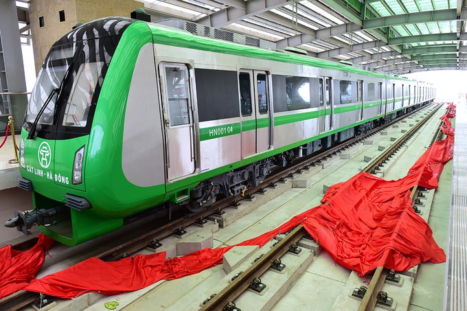 Dân Hà Nội háo hức đi xem đoàn tàu đô thị trên cao ảnh 3