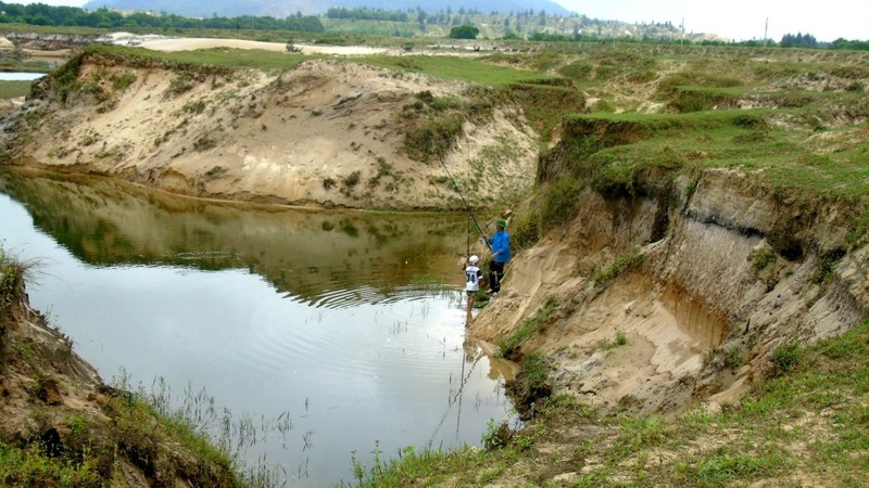 Dừng hoạt động từ 2011, mỏ sắt Thạch Khê hiện đang tồn tại trong tình trạng như này. Nguồn ảnh: Báo Hà Tĩnh 