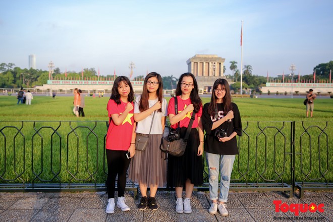 Và nhiều bạn trẻ đầy nhiệt huyết, những chủ nhân tương lai của đất nước.