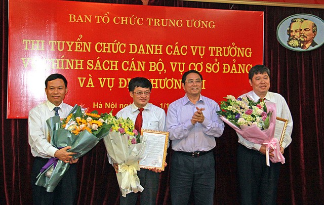 Từ trái qua: ông Nguyễn Xuân Liết, ông Phạm Mạnh Khởi, ông Phạm Minh Chính (Ủy viên Bộ Chính trị, Bí thư Trung ương Đảng, Trưởng Ban Tổ chức Trung ương), và ông Đỗ Phương Đông. Ảnh: Tạp chí Xây Dựng Đảng