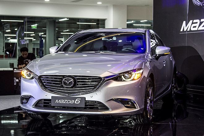 Mẫu sedan hạng trung Mazda 6 do Thaco lắp ráp, kinh doanh. Sau thời gian giảm liên tục, Thaco là hãng đầu tiên dò dẫm tăng giá bán xe. Ảnh: Thaco