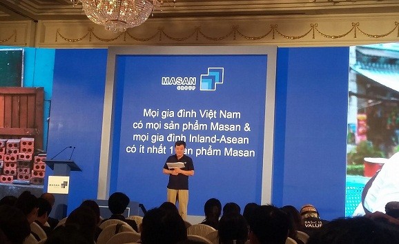 Giải thích về chiến lược đầu tư vào ngành thịt tại ĐHĐCĐ thường niên năm 2017, tỷ phú Nguyễn Đăng Quang - Chủ tịch HĐQT kiêm Tổng Giám đốc Tập đoàn Masan từng nêu ra một con số ấn tượng: Thị trường này quy mô 18 tỷ USD, doanh nghiệp không thể chậm chân. Giải thích về chiến lược đầu tư vào ngành thịt tại ĐHĐCĐ thường niên năm 2017, tỷ phú Nguyễn Đăng Quang - Chủ tịch HĐQT kiêm Tổng Giám đốc Tập đoàn Masan từng nêu ra một con số ấn tượng: Thị trường này quy mô 18 tỷ USD, doanh nghiệp không thể chậm chân.