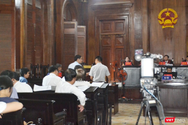 Đại diện Cục Quản lý Dược trình bày tại phiên tòa xét xử sơ thẩm lần 2 vụ án VN Pharma Đại diện Cục Quản lý Dược trình bày tại phiên tòa xét xử sơ thẩm lần 2 vụ án VN Pharma