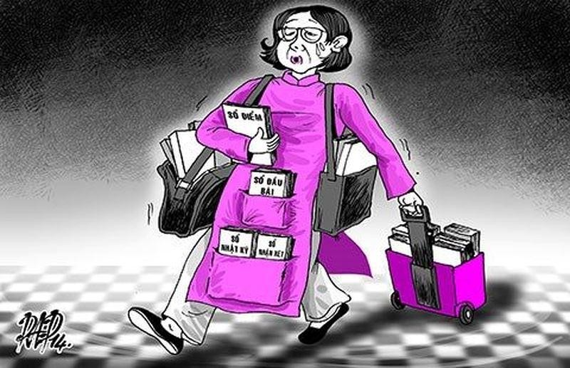 Giáo viên lê lết với các loại hồ sơ sổ sách - Ảnh baophapluat.vn Giáo viên lê lết với các loại hồ sơ sổ sách - Ảnh baophapluat.vn