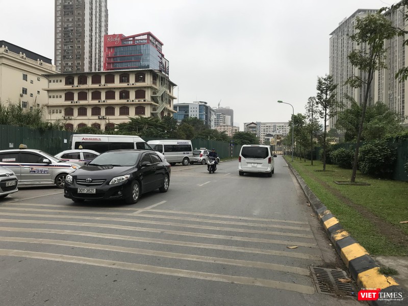 Việc phải đi vòng qua đường Nguyễn Chánh đã gây bức xúc cho cư dân Home City. Việc phải đi vòng qua đường Nguyễn Chánh đã gây bức xúc cho cư dân Home city