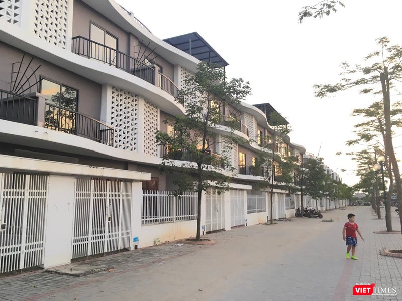 Chủ tịch TP HCM: Trước 30/4 phải quyết xong khó khăn cho doanh nghiệp BĐS ảnh 2 Nguồn cung bất động sản Tp. HCM đang giảm mạnh