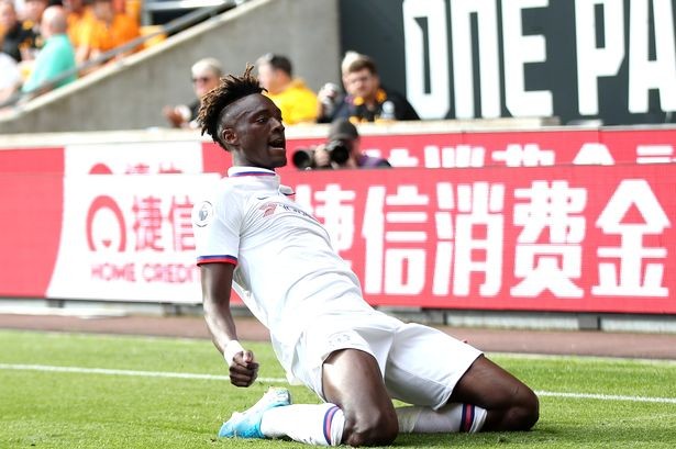 Tammy Abraham lập hat-trick giúp Chelsea giành chiến thắng (Ảnh: Daily Star)