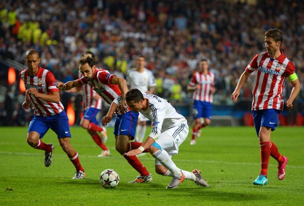 CR7 luôn được chăm sóc kỹ lưỡng mỗi khi đối đầu với Atletico Madrid (Ảnh: Zimbibo) CR7 luôn được chăm sóc kỹ lưỡng mỗi khi đối đầu với Atletico Madrid (Ảnh: Zimbibo)