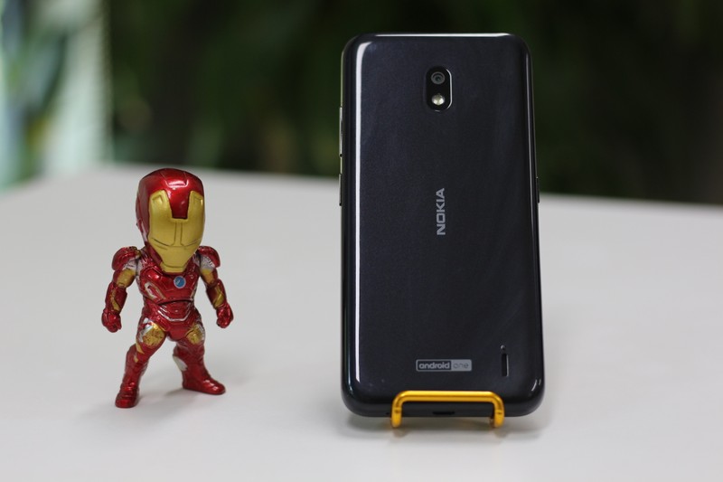 Vỏ bằng nhựa khiến cho máy rất dễ bám dấu vân tay vỏ bằng nhựa khiến cho máy rất dễ bám dấu vân tay