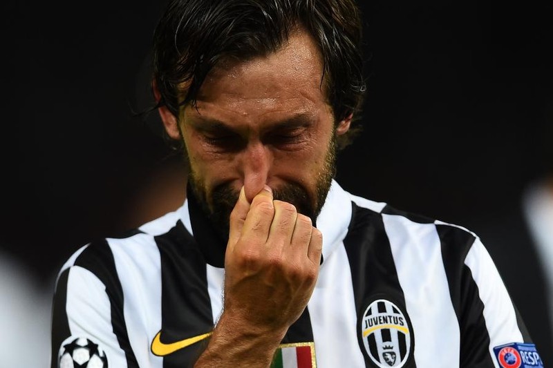 Những giọt nước mắt tiếc nuối của một quý ông (Ảnh: bleacherreport) Những giọt nước mắt tiếc nuối của một quý ông (Ảnh: bleacherreport)