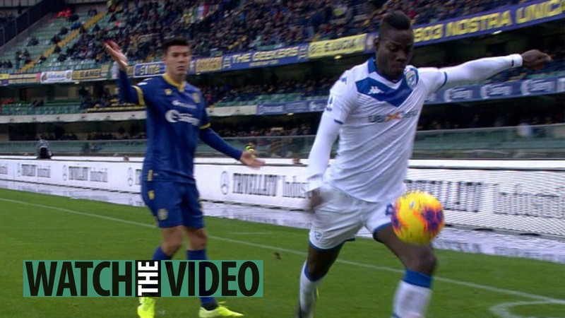 Balotelli sút bóng về phía khán giả đội chủ nhà Verona (Ảnh: The Sun)