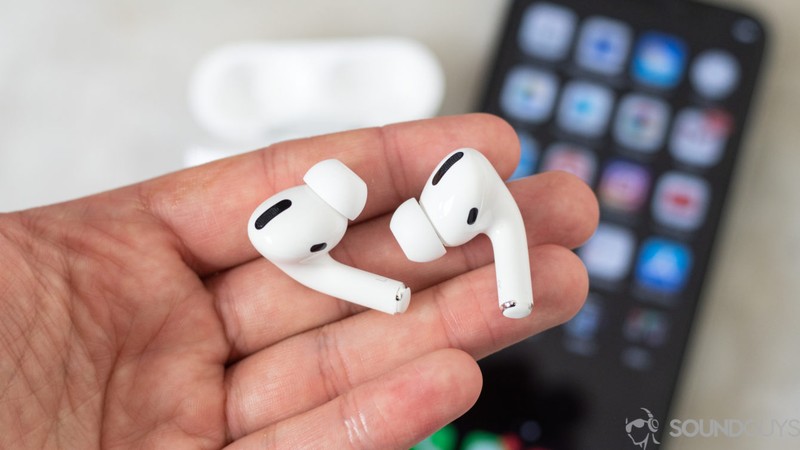 Thiết kế mới khác biệt của AirPods Pro (Ảnh: Android Authority)