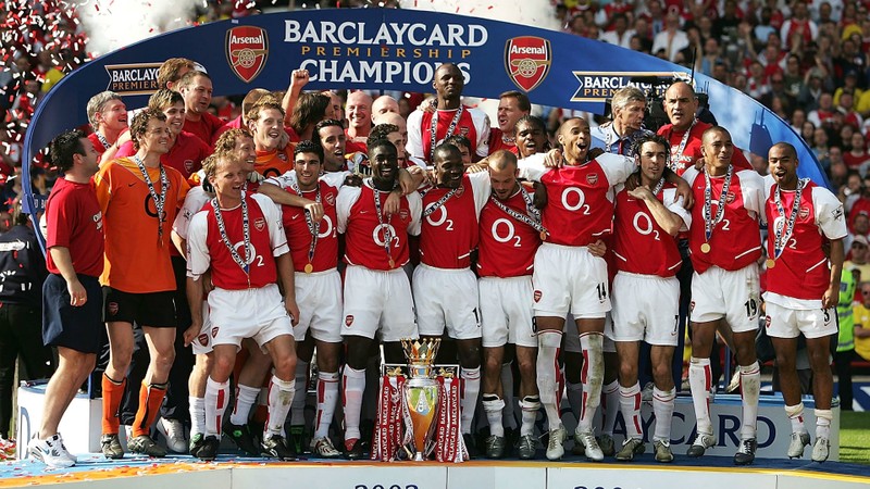 Khoảnh khắc Arsenal vô địch Ngoại hạng Anh năm 2003-2004 với chuỗi thành tích bất bại (Ảnh: Goal.com) Khoảnh khắc Arsenal vô địch Ngoại hạng Anh năm 2003-2004 với chuỗi thành tích bất bại (Ảnh: Goal.com)