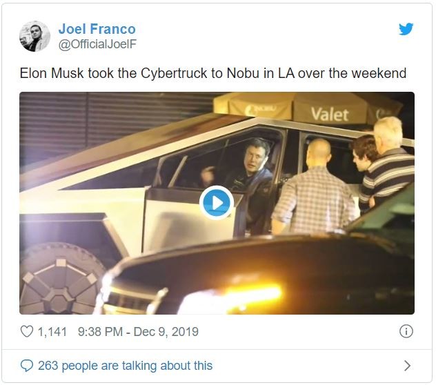 Một số người đã quay lại video và chia sẻ nó lên mạng xã hội (Ảnh: Twitter)