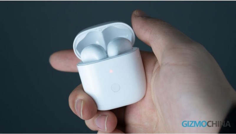 Realme Buds Air có thiết kế chẳng khác gì chiếc AirPods (Ảnh: Gizmochina)