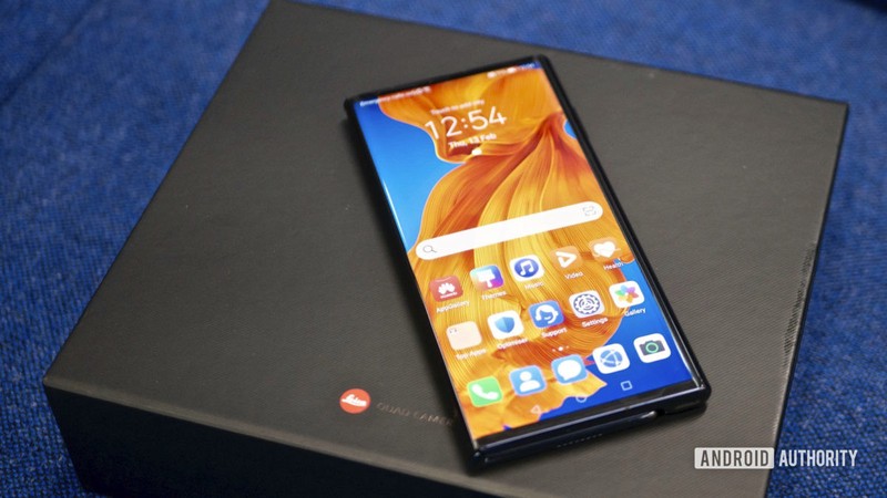 Huawei Mate XS khi gập lại (Ảnh: Android Authority)